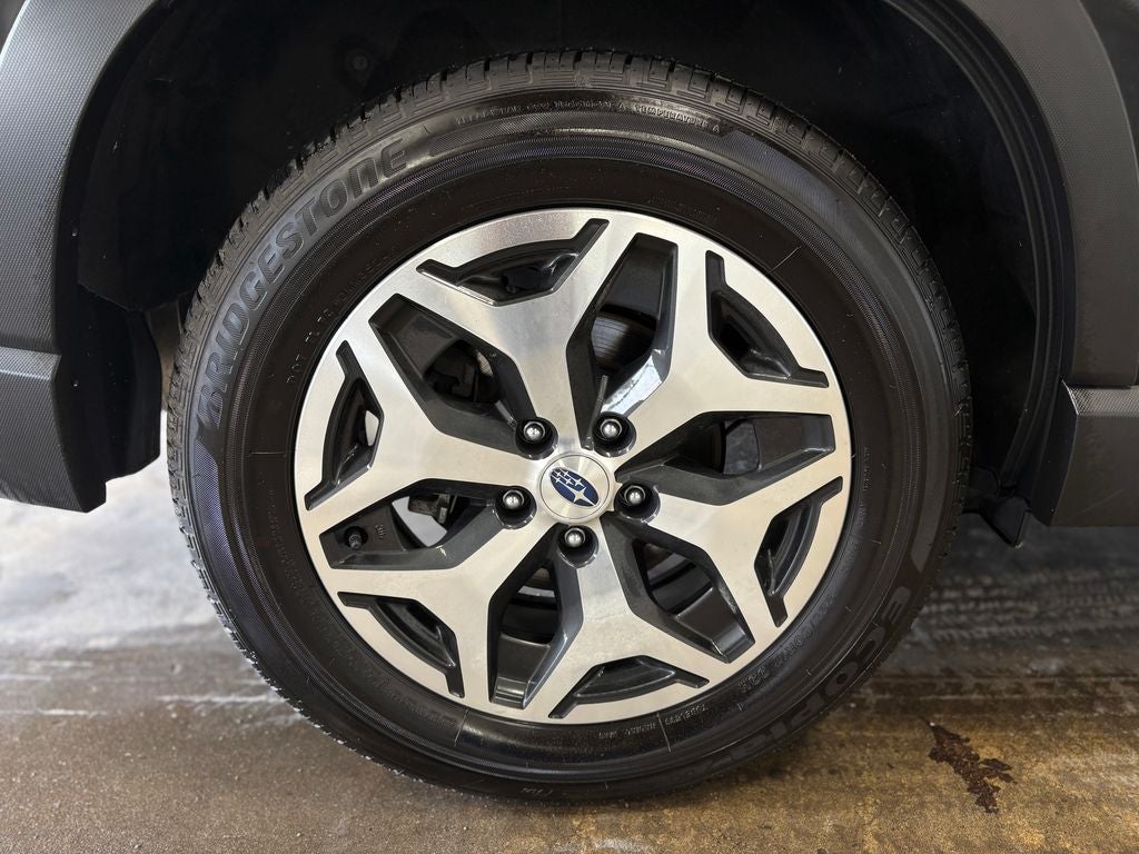 2024 Subaru Forester Premium Power moonroof: Panoramic