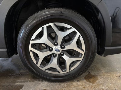 2024 Subaru Forester Premium Power moonroof: Panoramic