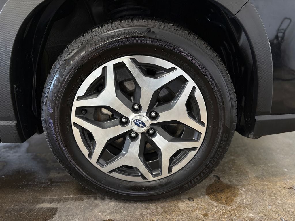 2024 Subaru Forester Premium Power moonroof: Panoramic