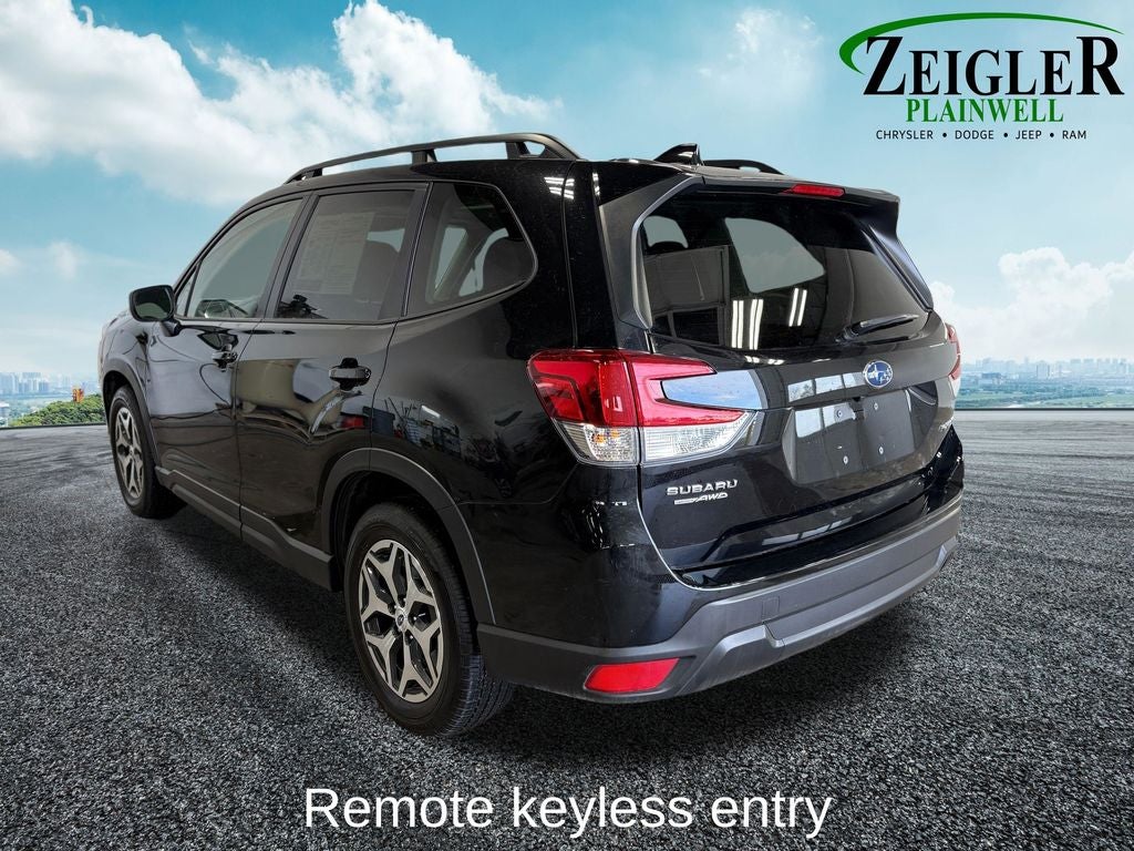 2024 Subaru Forester Premium Power moonroof: Panoramic