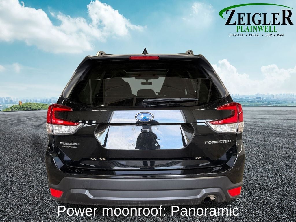 2024 Subaru Forester Premium Power moonroof: Panoramic