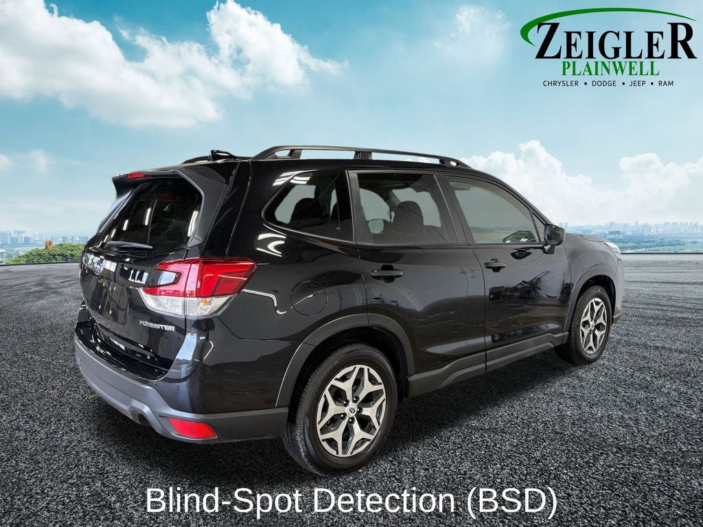 2024 Subaru Forester Premium Power moonroof: Panoramic