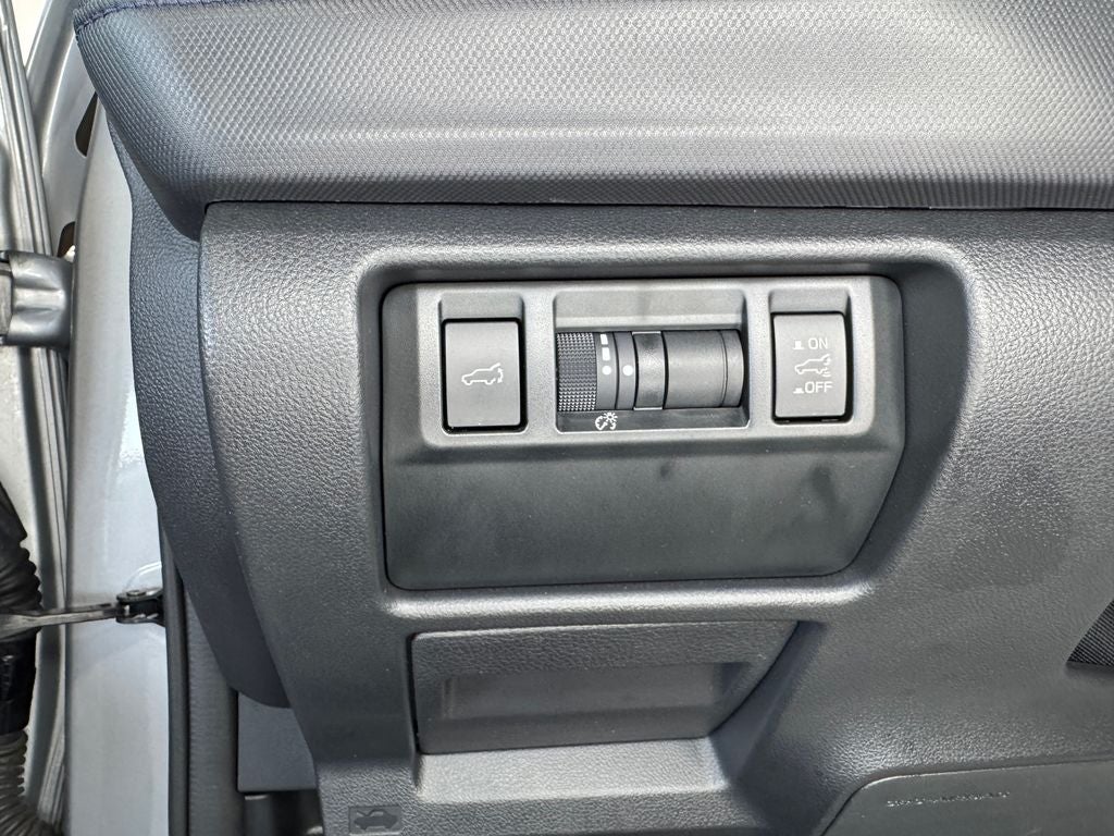 2025 Subaru Forester Premium Power moonroof