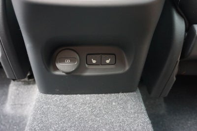 2023 Volvo XC40 B5 Plus Dark Theme