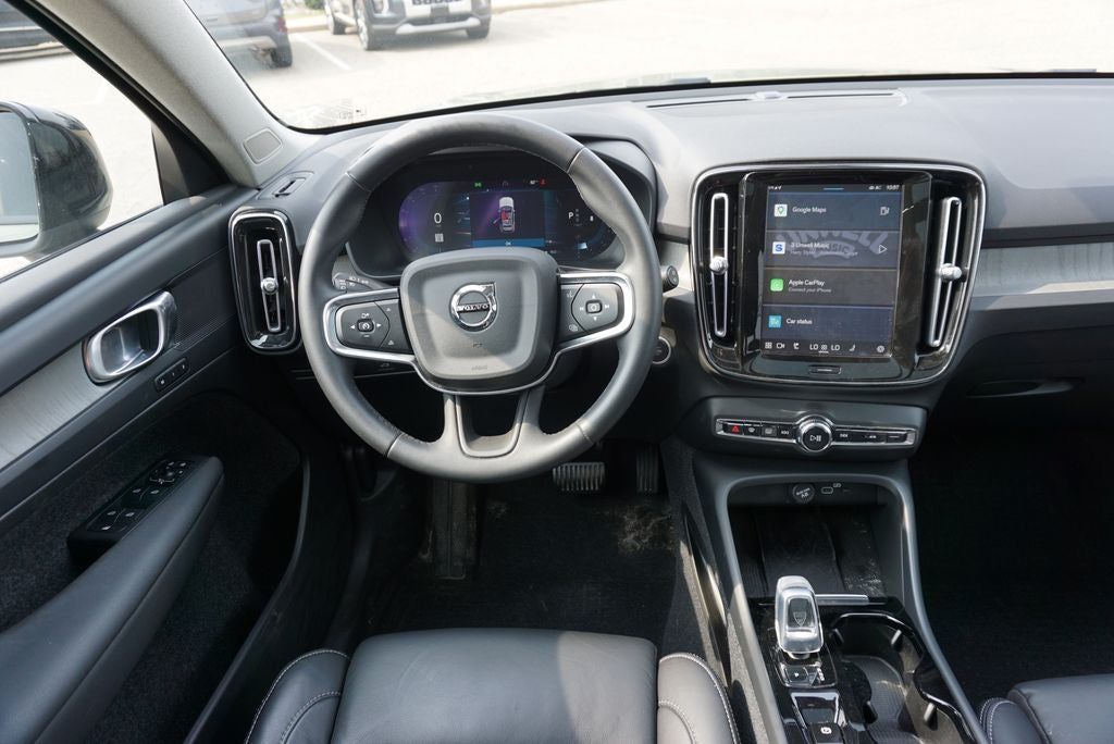 2023 Volvo XC40 B5 Plus Dark Theme