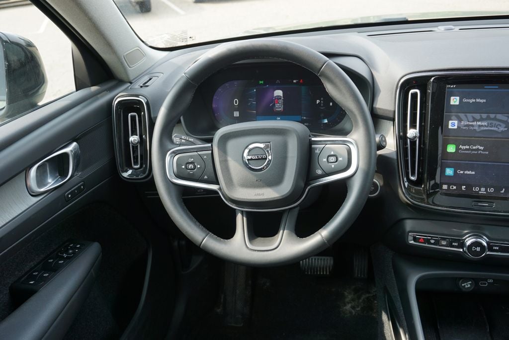 2023 Volvo XC40 B5 Plus Dark Theme
