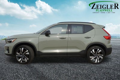 2023 Volvo XC40 B5 Plus Dark Theme