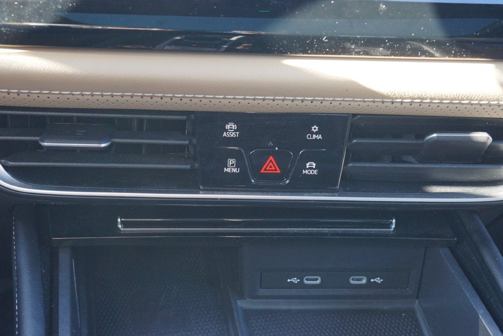 2024 Volkswagen Atlas Cross Sport 2.0T SE w/Technology
