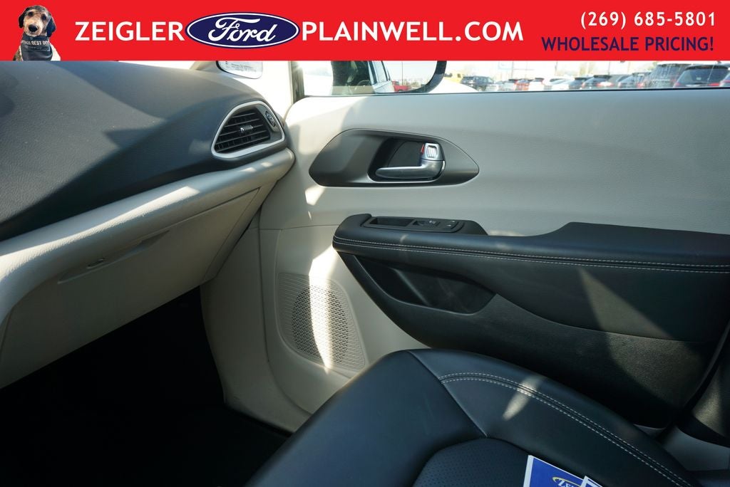 2024 Chrysler Pacifica Touring L Leather