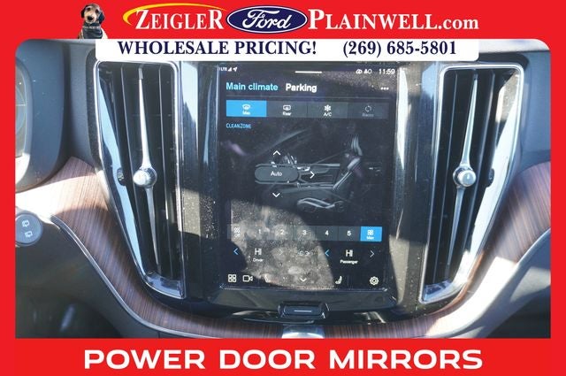 2023 Volvo XC60 Recharge Plug-In Hybrid T8 Plus Dark Theme