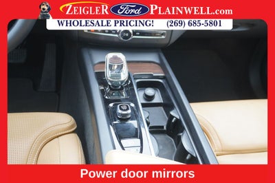 2023 Volvo XC60 B5 Ultimate Bright Theme