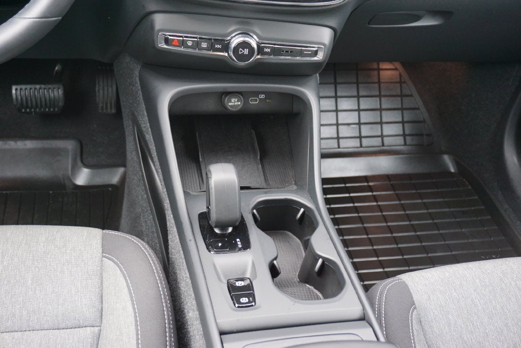 2024 Volvo XC40 B5 Core