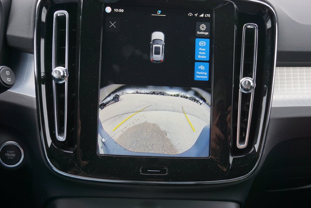 2024 Volvo XC40 B5 Core