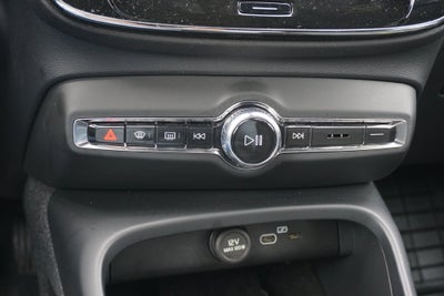 2024 Volvo XC40 B5 Core