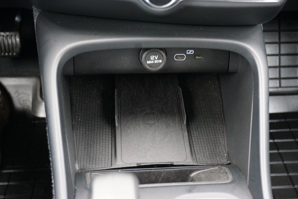 2024 Volvo XC40 B5 Core