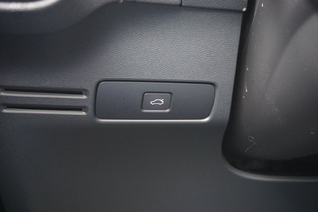 2024 Volvo XC40 B5 Core