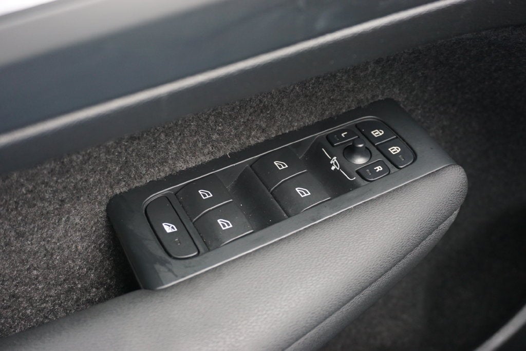 2024 Volvo XC40 B5 Core