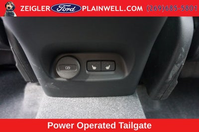 2024 Volvo XC40 B5 Plus Dark Theme