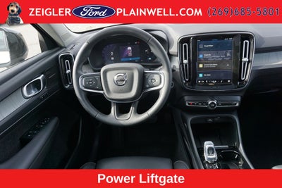 2024 Volvo XC40 B5 Plus Dark Theme
