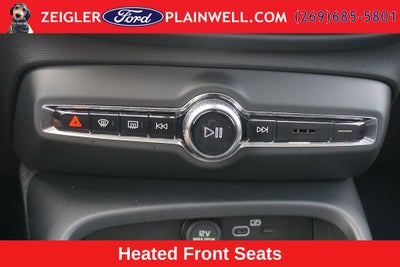 2024 Volvo XC40 B5 Plus Dark Theme