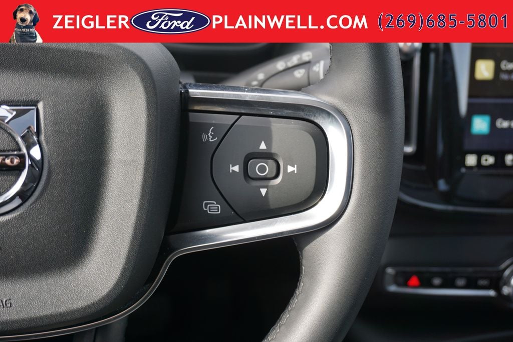 2024 Volvo XC40 B5 Plus Dark Theme