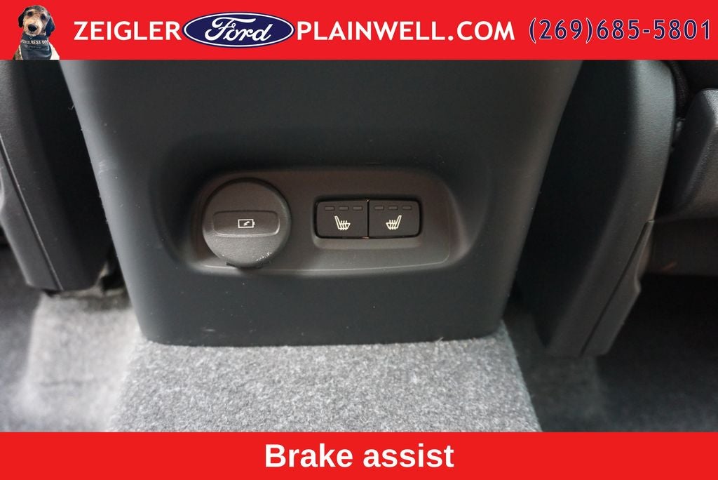 2023 Volvo XC40 B5 Plus Dark Theme AWD Heated Leather Power Moonroof Nav Rear Camera