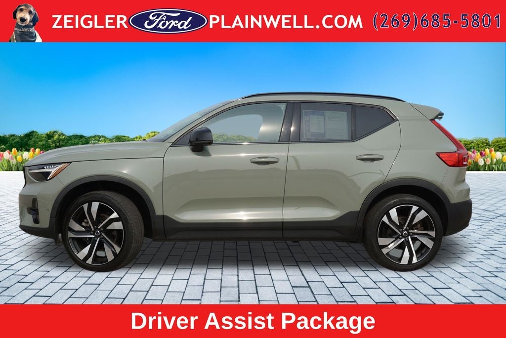 2023 Volvo XC40 B5 Plus Dark Theme AWD Heated Leather Power Moonroof Nav Rear Camera