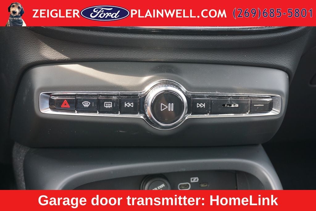 2023 Volvo XC40 B5 Plus Dark Theme AWD Heated Leather Power Moonroof Nav Rear Camera