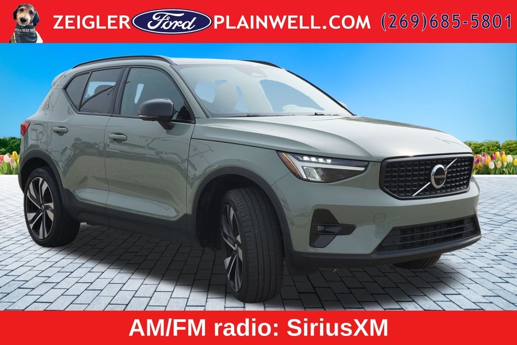 2023 Volvo XC40 B5 Plus Dark Theme AWD Heated Leather Power Moonroof Nav Rear Camera