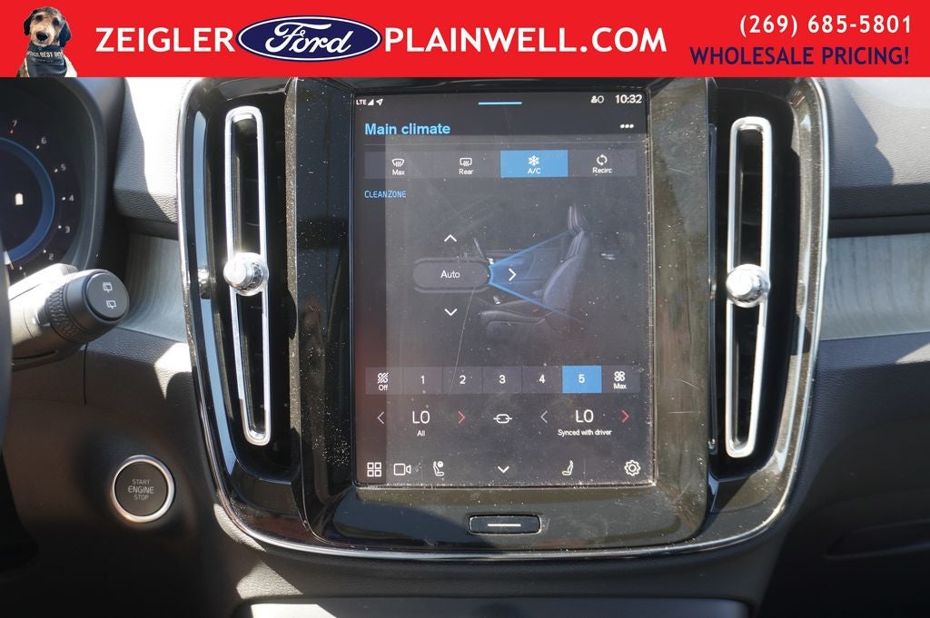 2023 Volvo XC40 B5 Plus Dark Theme AWD HEATED LEATHER POWER MOONROOF NAV