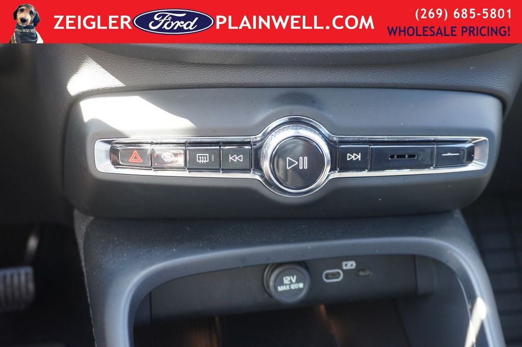 2023 Volvo XC40 B5 Plus Dark Theme AWD HEATED LEATHER POWER MOONROOF NAV