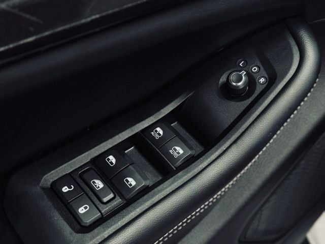 2023 Jeep Grand Cherokee Laredo 4x4