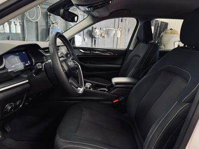 2023 Jeep Grand Cherokee Laredo 4x4