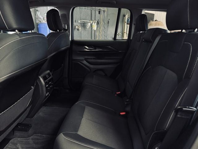 2023 Jeep Grand Cherokee Laredo 4x4