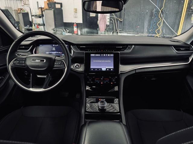 2023 Jeep Grand Cherokee Laredo 4x4