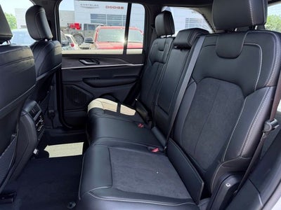 2026 Jeep Grand Cherokee GRAND CHEROKEE LAREDO ALTITUDE 4X4