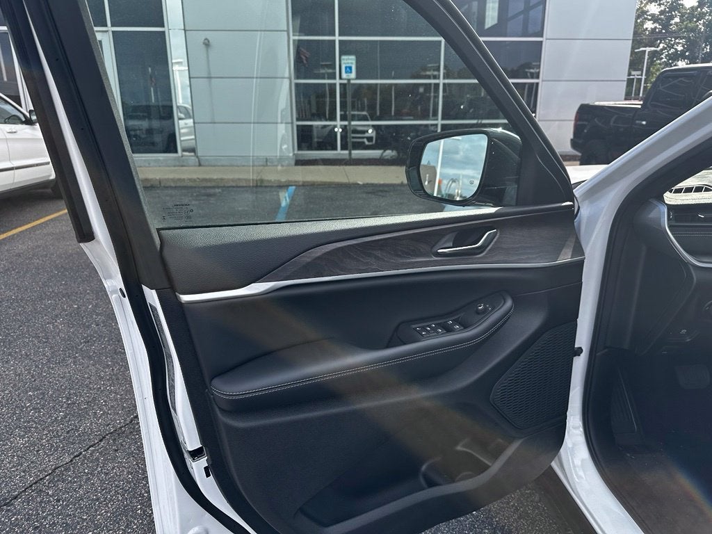 2027 Jeep Grand Cherokee Altitude
