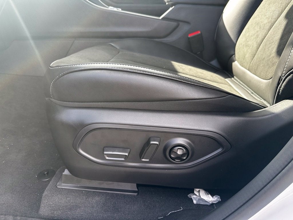 2027 Jeep Grand Cherokee Altitude