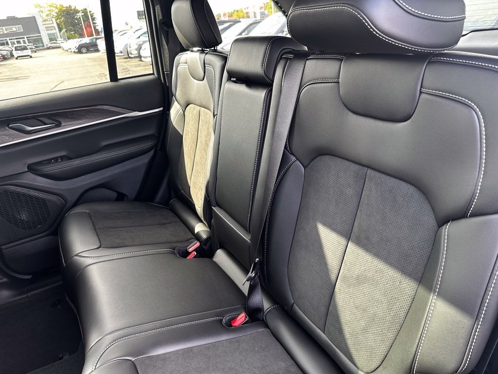 2027 Jeep Grand Cherokee Altitude
