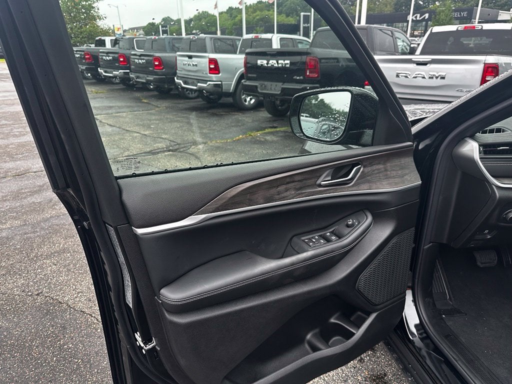 2027 Jeep Grand Cherokee Altitude