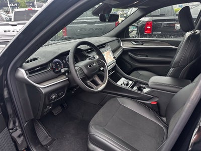 2027 Jeep Grand Cherokee Altitude