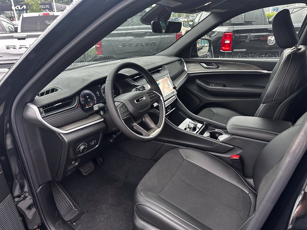 2027 Jeep Grand Cherokee Altitude