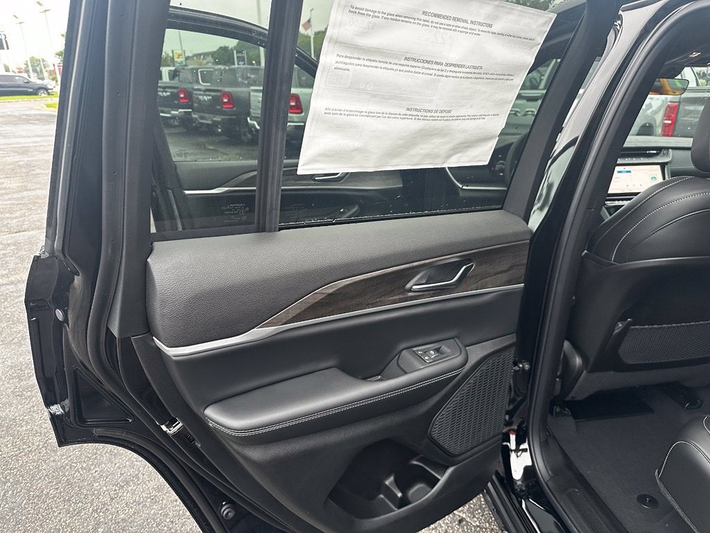 2027 Jeep Grand Cherokee Altitude