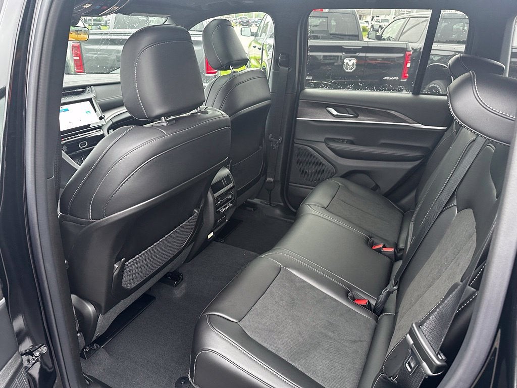 2027 Jeep Grand Cherokee Altitude