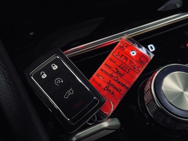 2025 Jeep Grand Cherokee GRAND CHEROKEE SUMMIT 4X4