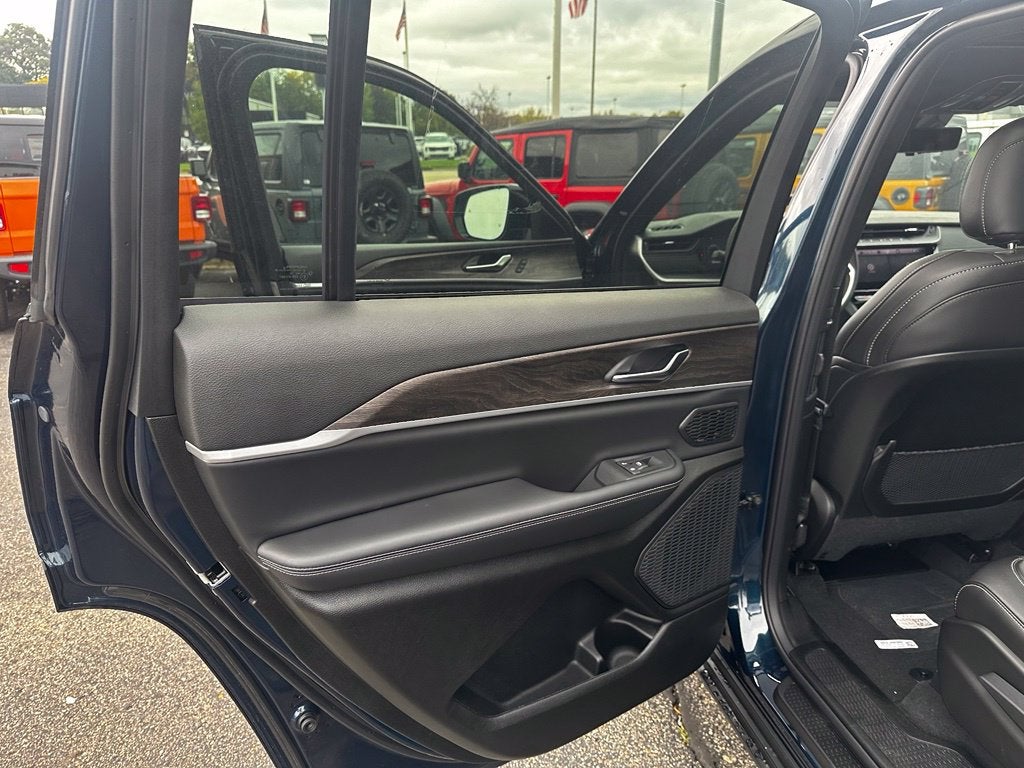 2027 Jeep Grand Cherokee L Limited
