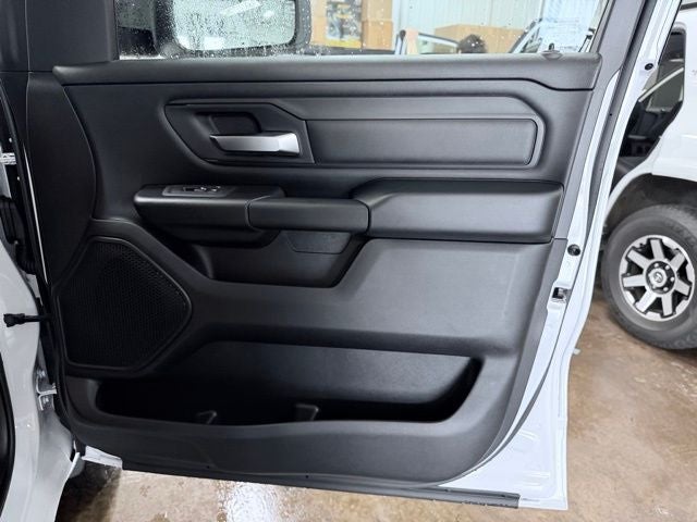 2026 RAM 1500 RAM 1500 TRADESMAN QUAD CAB 4X4 6'4' BOX