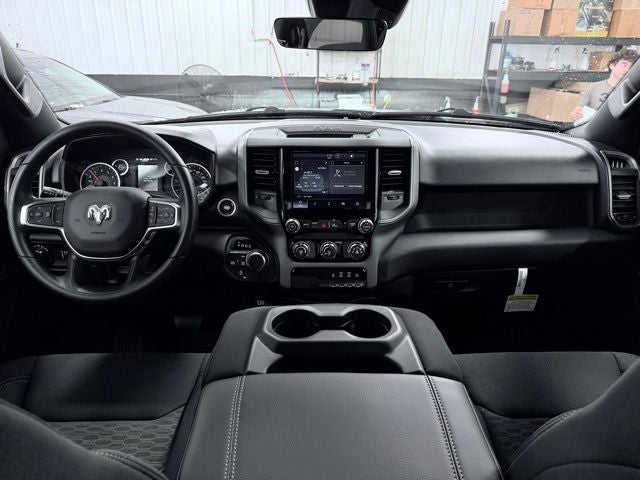 2026 RAM 1500 RAM 1500 TRADESMAN QUAD CAB 4X4 6'4' BOX