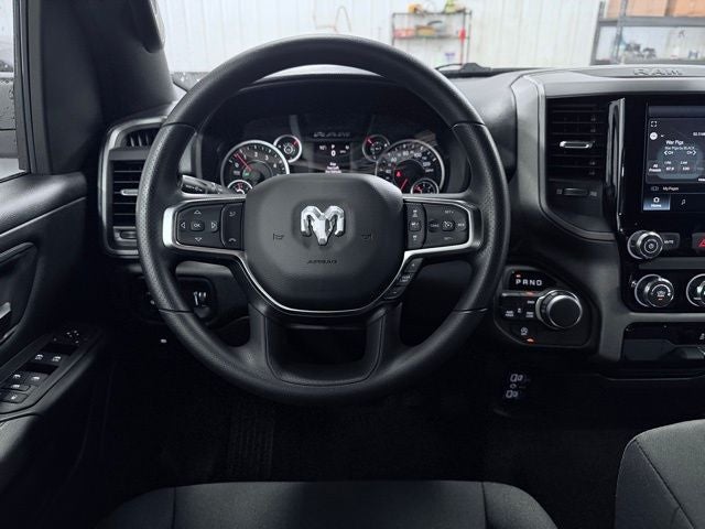 2026 RAM 1500 RAM 1500 TRADESMAN QUAD CAB 4X4 6'4' BOX