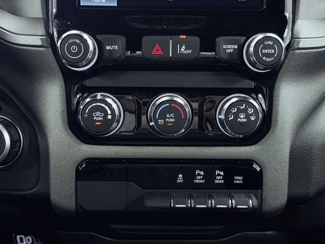 2026 RAM 1500 RAM 1500 TRADESMAN QUAD CAB 4X4 6'4' BOX